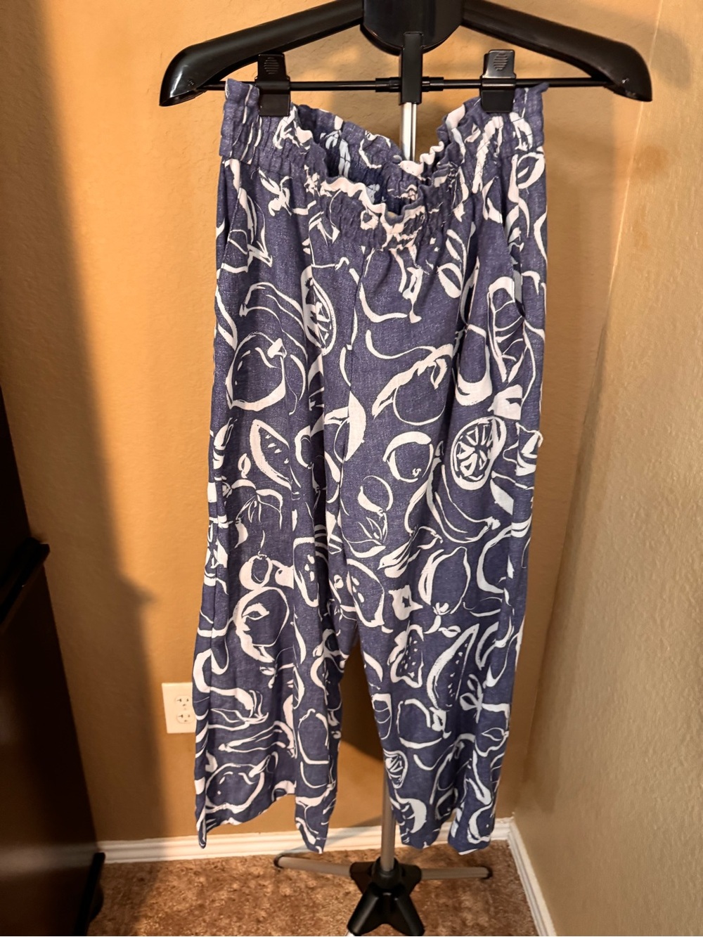 Hope & Harlow Blue Fruit Print Wide-Leg Pants – Size Large